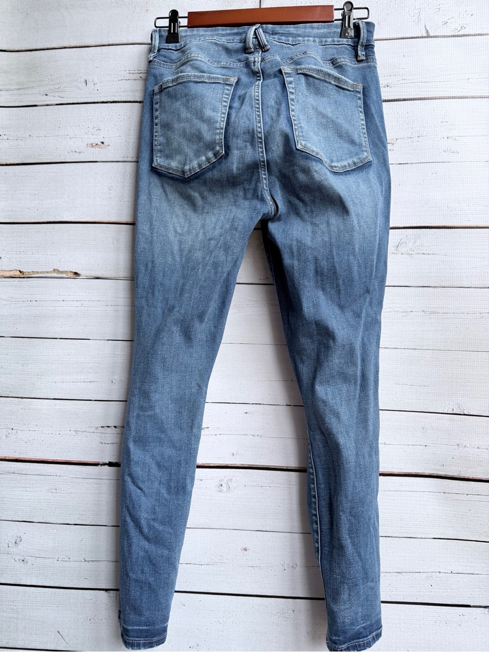 Good American Ripped Distressed Skinny Jeans - Medium Wash - Picture 7 of 12